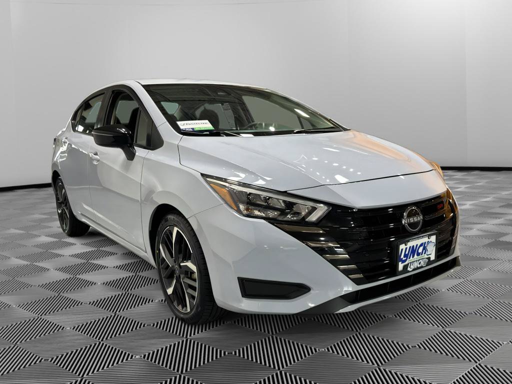 Used 2024 Nissan Versa SR FWD image 7