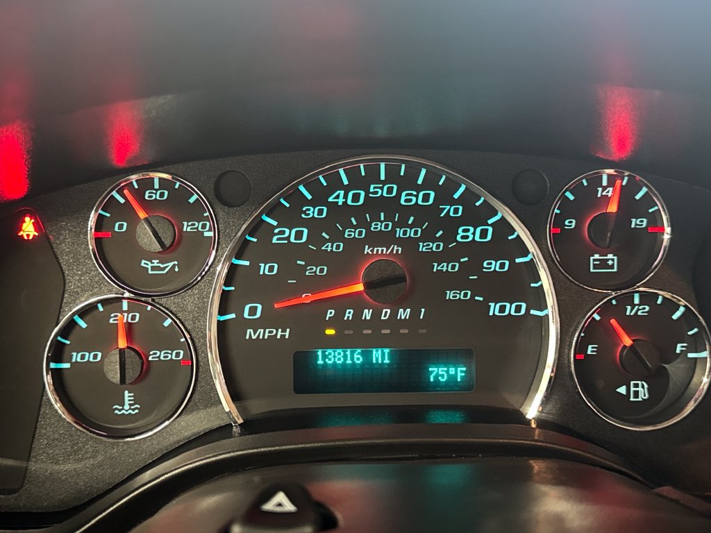 Used 2025 Chevrolet Express 2500 w/ Driver Convenience Package RWD image 22