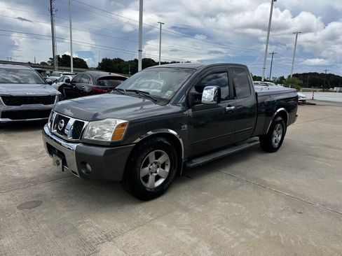 Used 2004 Nissan Titan SE w/ (Tow) Big Tow Pkg RWD image 2