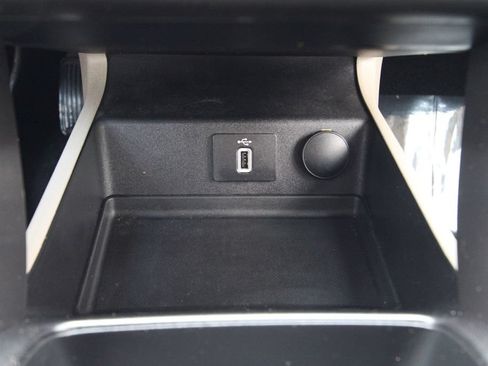 Used 2018 Ford Fusion SE w/ Fusion SE Technology Package FWD image 24