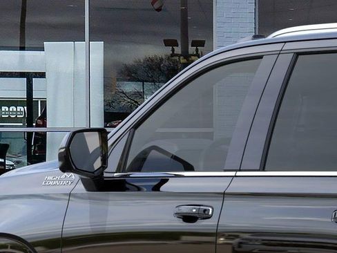 New 2026 Chevrolet Suburban High Country AWD/4WD image 12
