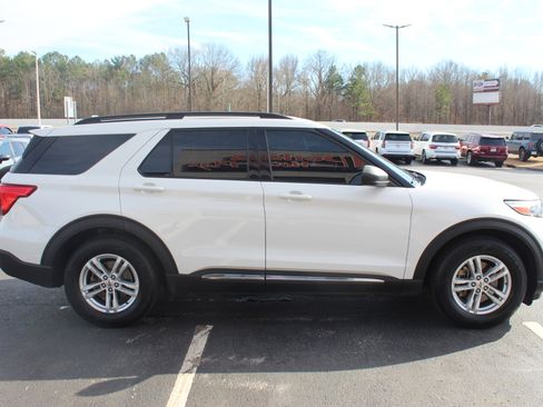 Used 2020 Ford Explorer XLT w/ Equipment Group 202A image 5