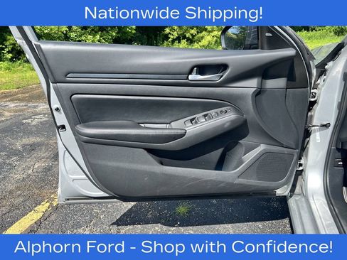 Used 2024 Nissan Altima 2.5 SV FWD image 11