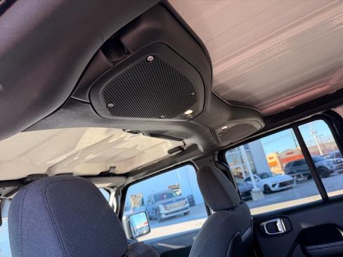 Used 2024 Jeep Wrangler Unlimited Rubicon image 9