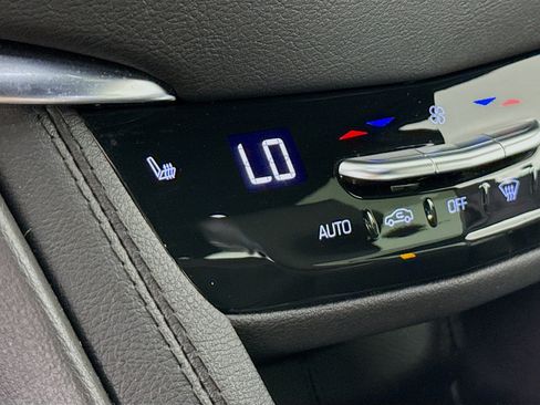 Used 2024 Cadillac XT6 Luxury image 24