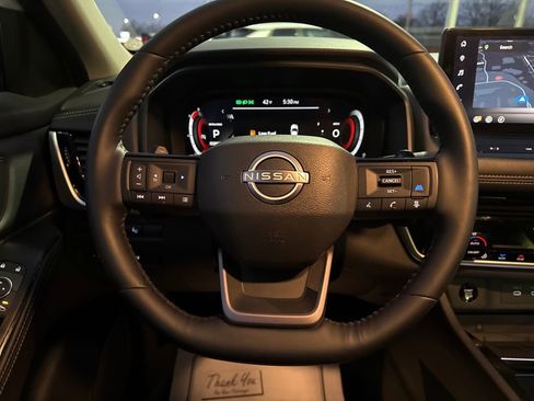 Used 2025 Nissan Rogue SL w/ SL Premium Package image 18