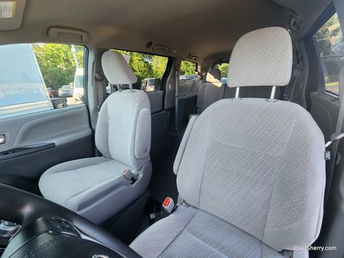 Used 2020 Toyota Sienna LE FWD image 36