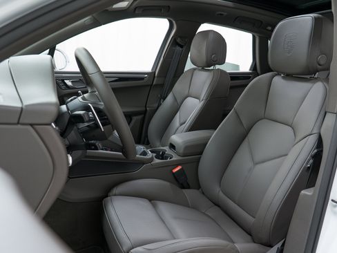 New 2026 Porsche Macan AWD/4WD image 18