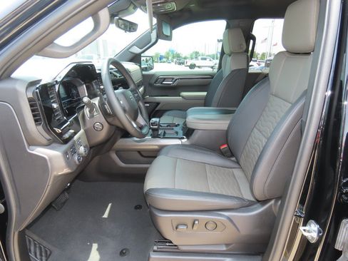 Used 2023 Chevrolet Silverado 1500 ZR2 w/ Technology Package AWD/4WD image 25