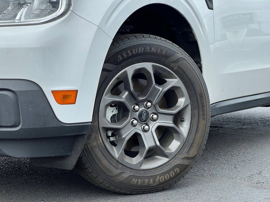 Used 2022 Ford Maverick XLT FWD image 2