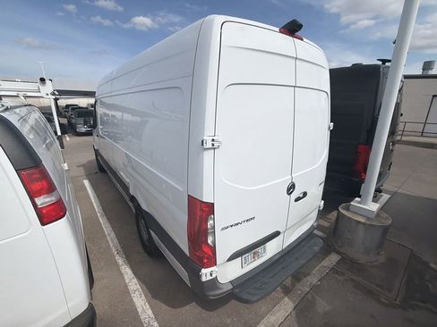 Used 2023 Mercedes-Benz Sprinter 2500 image 2