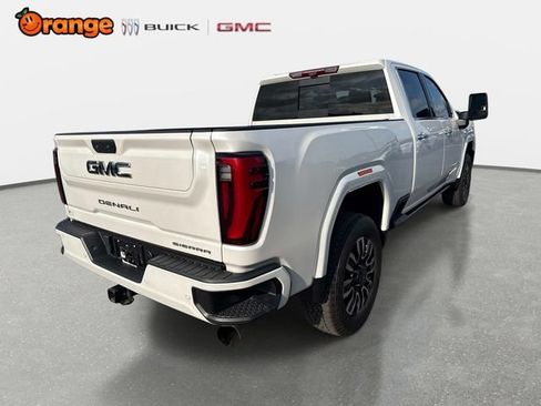 Used 2024 GMC Sierra 2500 Denali Ultimate AWD/4WD image 3