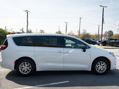 New 2026 Chrysler Voyager LX FWD image 11