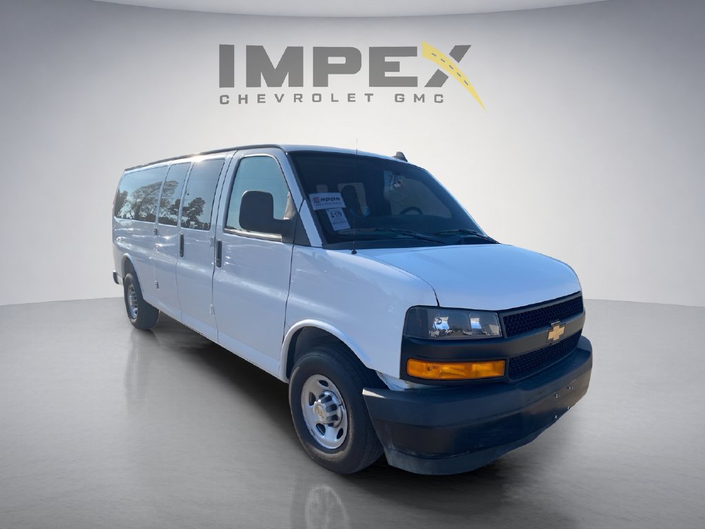 Used 2025 Chevrolet Express 3500 LS RWD image 7