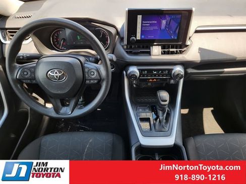Used 2025 Toyota RAV4 XLE FWD image 26