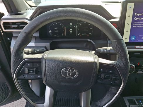 Used 2024 Toyota Tacoma TRD Sport AWD/4WD image 18
