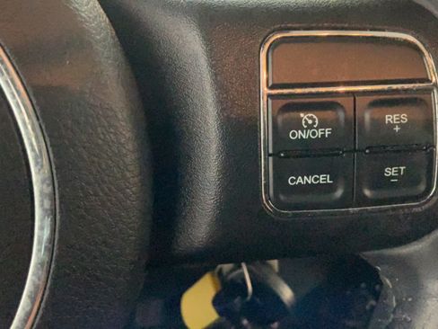 Used 2016 Jeep Wrangler Unlimited Sahara AWD/4WD image 18