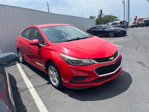 Used 2017 Chevrolet Cruze LT w/ Convenience Package FWD image 5