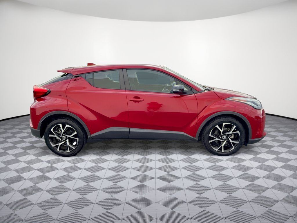 Used 2022 Toyota C-HR XLE FWD image 8
