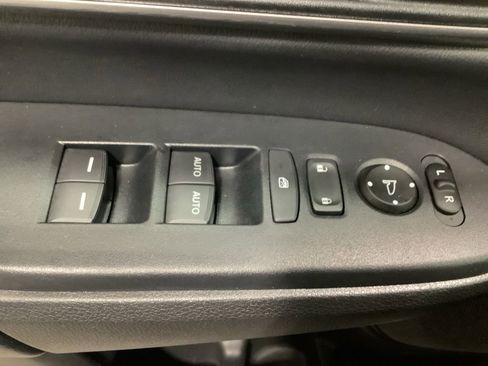 Used 2018 Honda CR-V Touring image 19