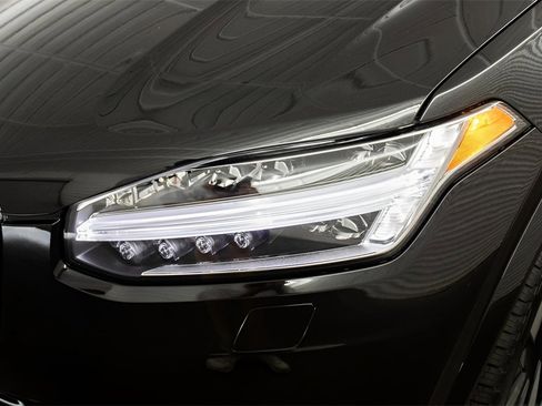 Certified 2025 Volvo XC90 T8 Plus image 5