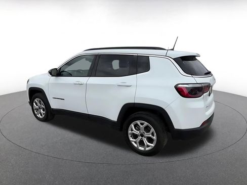Used 2025 Jeep Compass Latitude AWD/4WD image 10
