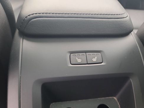 Used 2023 Volvo XC60 B5 Plus image 17