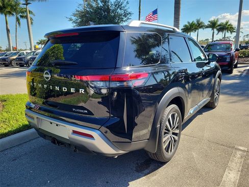 New 2025 Nissan Pathfinder Platinum image 2