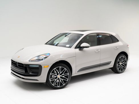New 2026 Porsche Macan image 1