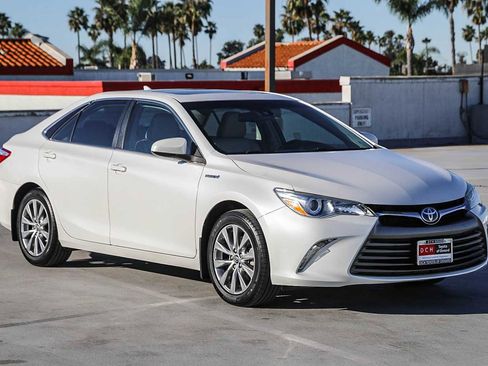 Used 2017 Toyota Camry XLE image 4