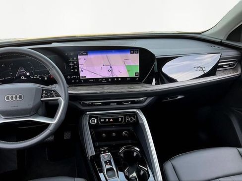 Used 2025 Audi Q5 Premium image 6