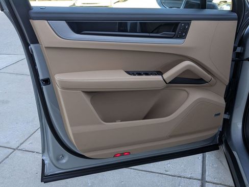 Certified 2026 Porsche Cayenne AWD/4WD image 13
