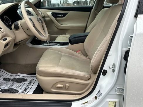 Used 2014 Nissan Altima 2.5 S w/ Display Audio Package FWD image 9