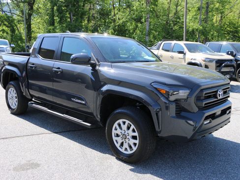 Used 2026 Toyota Tacoma SR5 AWD/4WD image 9