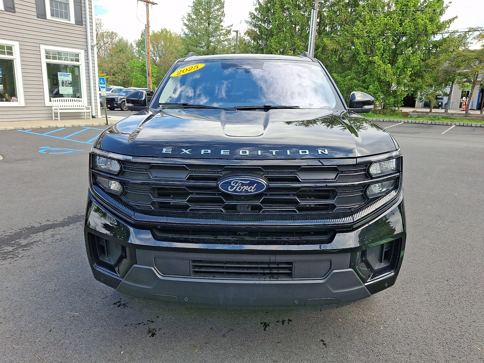 Certified 2025 Ford Expedition Active AWD/4WD image 2