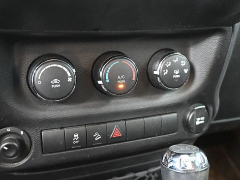 Used 2017 Jeep Wrangler Unlimited Sport w/ Quick Order Package 24S AWD/4WD image 28