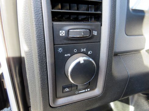 Used 2017 RAM 2500 Tradesman w/ Chrome Appearance Group image 10