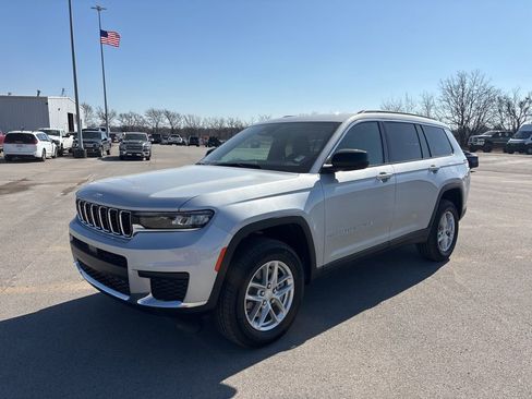 New 2026 Jeep Grand Cherokee L Laredo w/ MOPAR Finishing Package AWD/4WD image 7