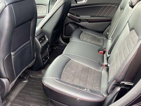 Certified 2024 Ford Edge ST-Line AWD/4WD image 12