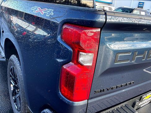 Used 2022 Chevrolet Silverado 1500 Custom w/ LPO, Dark Essentials Package image 27