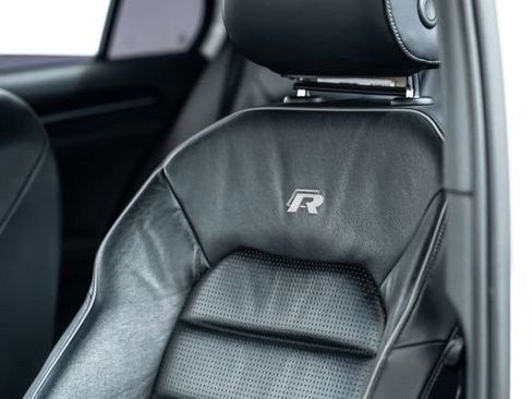 Used 2019 Volkswagen Golf R 4-Door image 16