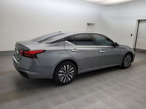 Used 2023 Nissan Altima 2.5 SV w/ SV Premium Package FWD image 10