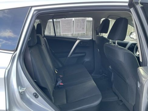 Used 2018 Toyota RAV4 LE image 29