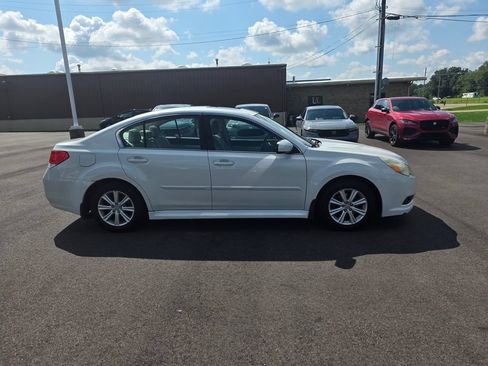 Used 2011 Subaru Legacy 2.5i Premium AWD/4WD image 2