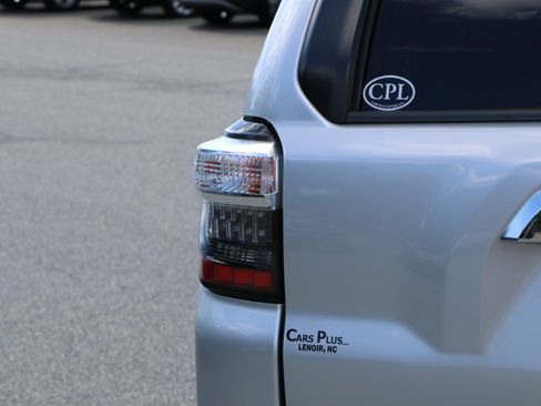 Used 2020 Toyota 4Runner Limited AWD/4WD image 6