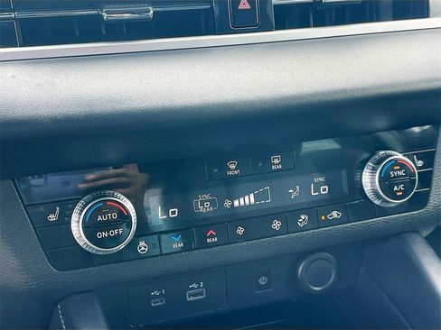 Used 2023 Mitsubishi Outlander SEL image 18