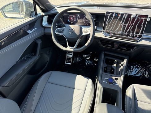 New 2026 Volkswagen Tiguan SE R-Line AWD/4WD image 10