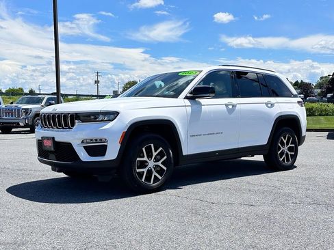 Used 2023 Jeep Grand Cherokee Limited AWD/4WD image 2
