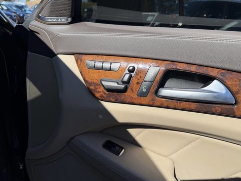 Used 2012 Mercedes-Benz CLS 550 4MATIC image 27