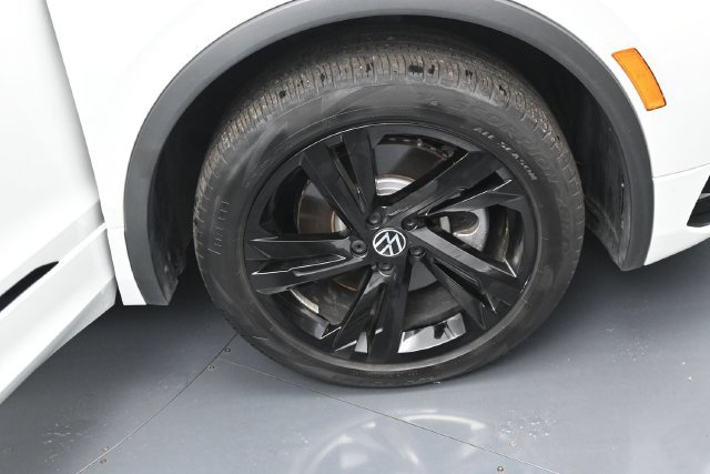 Used 2023 Volkswagen Tiguan SE R-Line FWD image 37